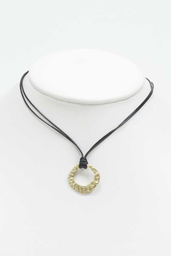 Magnifique collier à corde. Pendentif dorée en métal